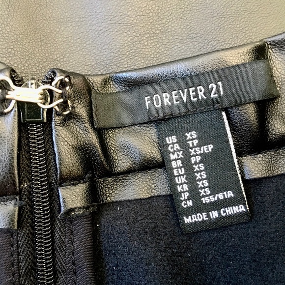 F21 Faux Leather Black Skirt w/ Pockets, Forever21, Size XS - Picture 6 of 10